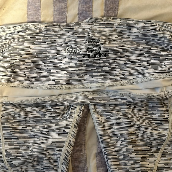 Zyia crop leggings - Picture 2 of 4